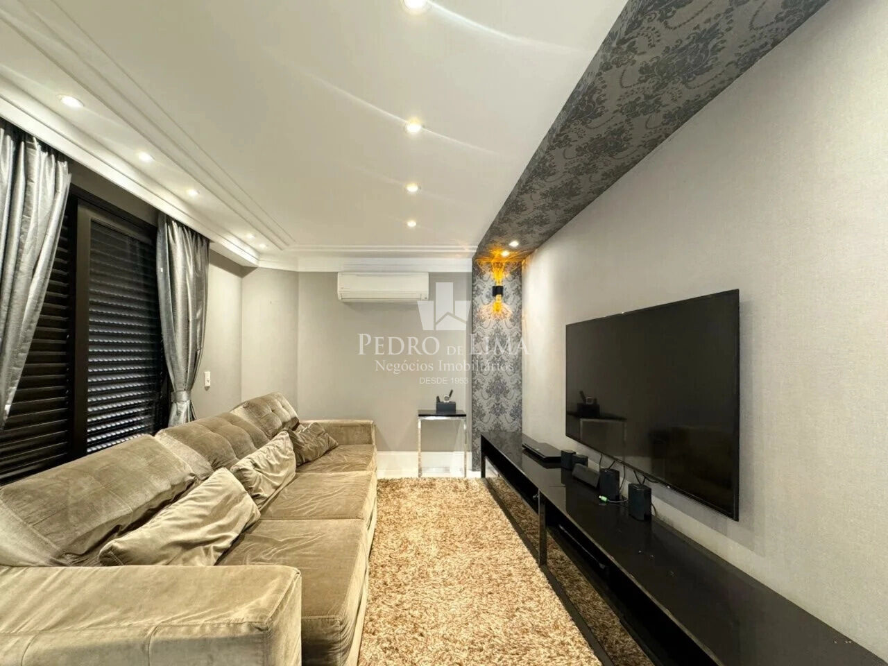 Apartamento Mobiliado Locação / Venda Tatuape 300 mts 4 quartos 3 suites 