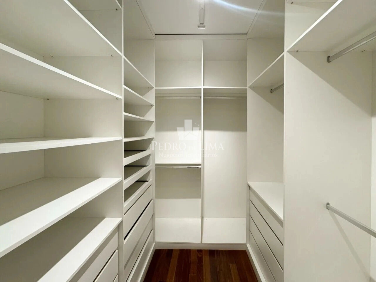 Apartamento Mobiliado Locação / Venda Tatuape 300 mts 4 quartos 3 suites 