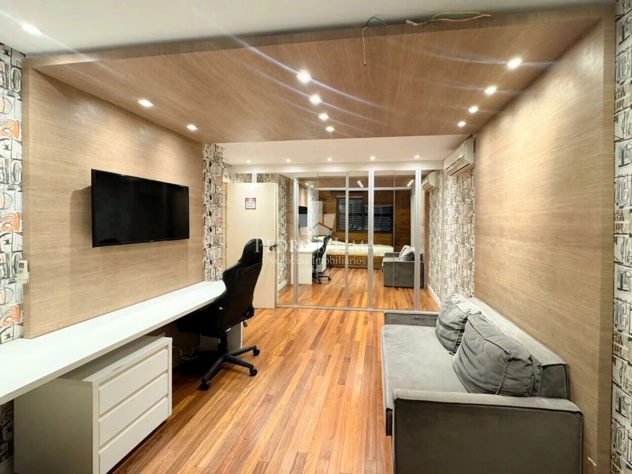 Apartamento Mobiliado Locação / Venda Tatuape 300 mts 4 quartos 3 suites 