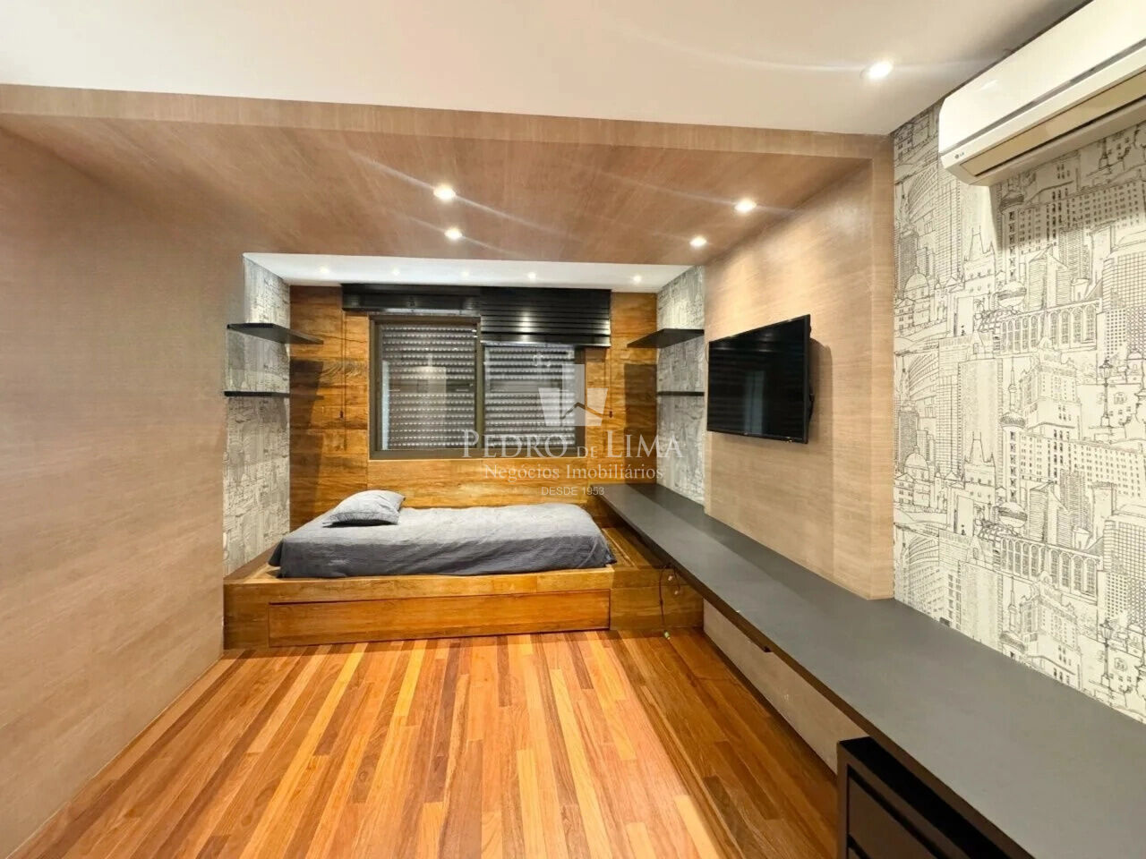 Apartamento Mobiliado Locação / Venda Tatuape 300 mts 4 quartos 3 suites 