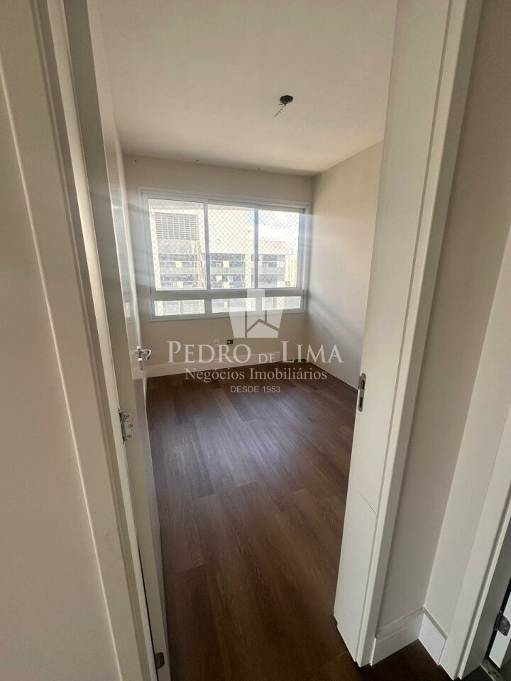 Apartamento 3 Dormitórios, 2 vagas em Alpha Ville