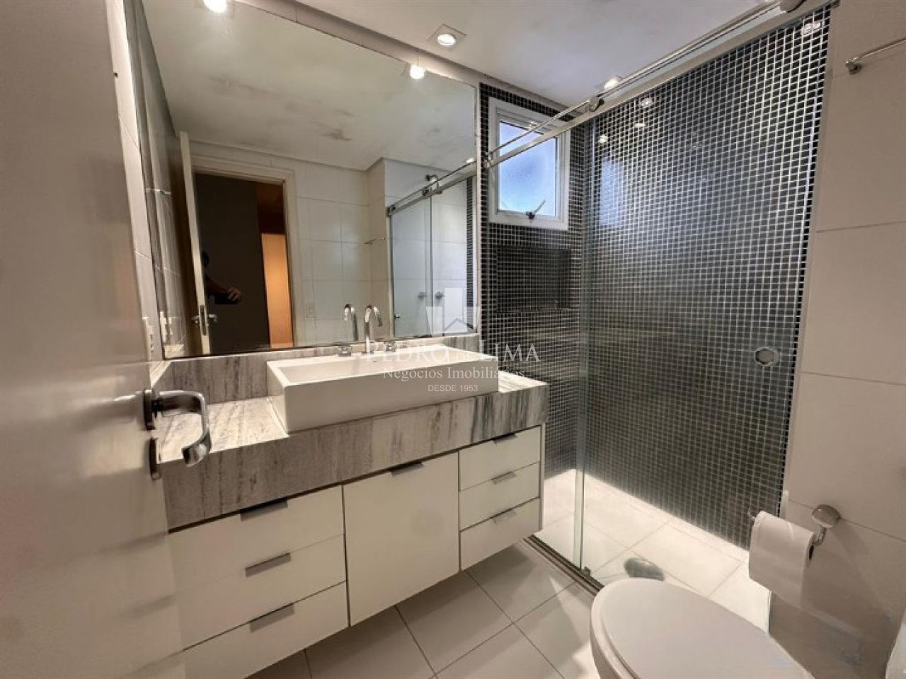 Apartamento com 3 dormitórios para alugar, 3 vagas, 230 m²  no Tatuapé