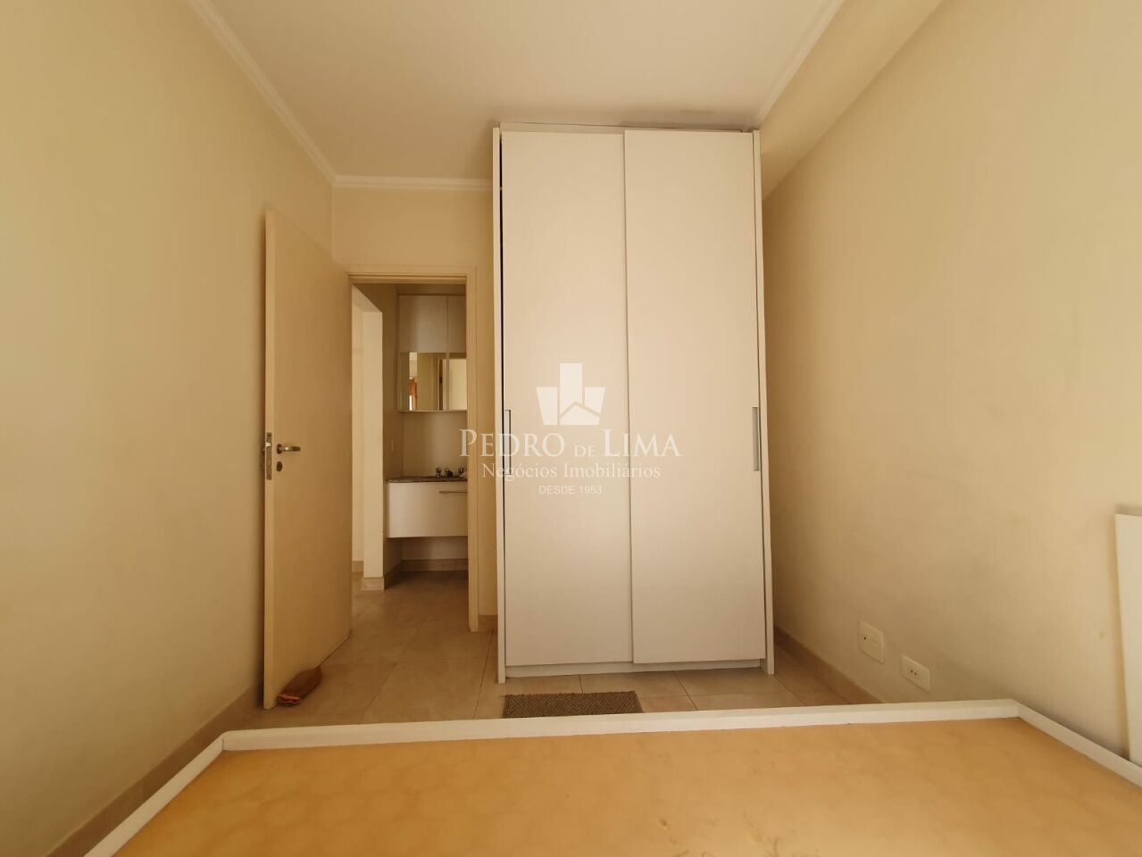 Apartamento no Tatuapé a poucas quadras do Metrô Carrão, 35m2, com 1 dormitório e 1 vaga de garagem.