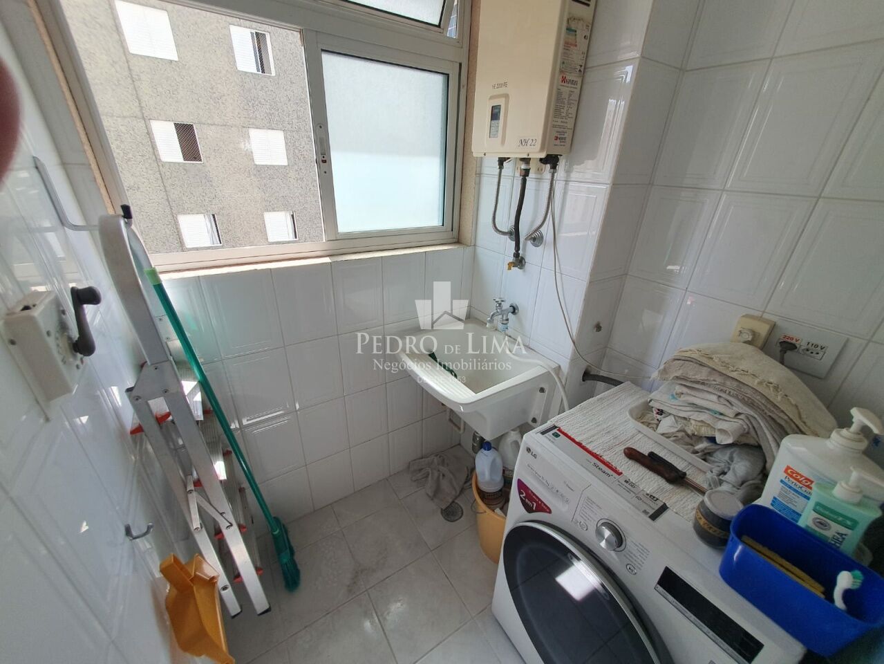Apartamento no Tatuapé a poucas quadras do Metrô Carrão, 35m2, com 1 dormitório e 1 vaga de garagem.