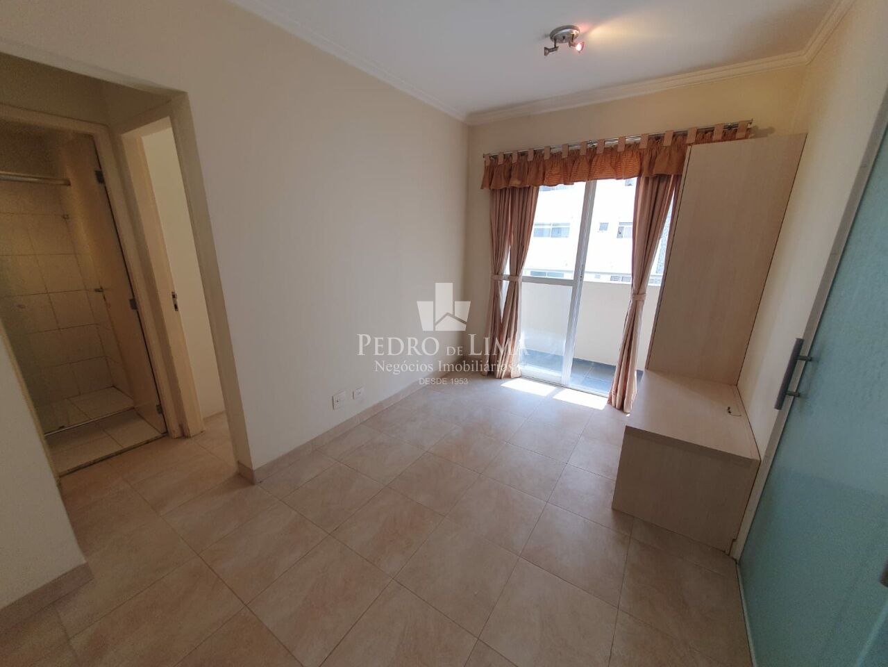Apartamento no Tatuapé a poucas quadras do Metrô Carrão, 35m2, com 1 dormitório e 1 vaga de garagem.
