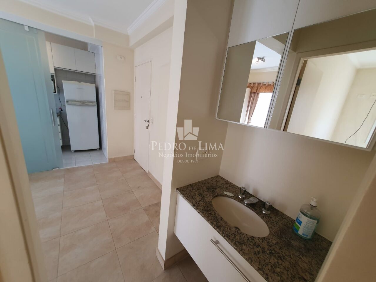 Apartamento no Tatuapé a poucas quadras do Metrô Carrão, 35m2, com 1 dormitório e 1 vaga de garagem.