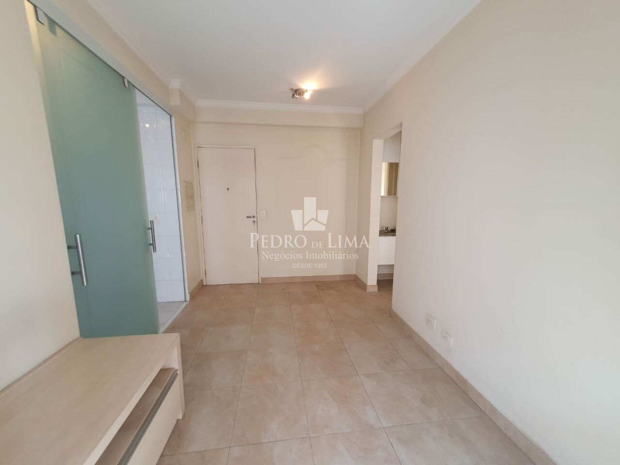 Apartamento no Tatuapé a poucas quadras do Metrô Carrão, 35m2, com 1 dormitório e 1 vaga de garagem.