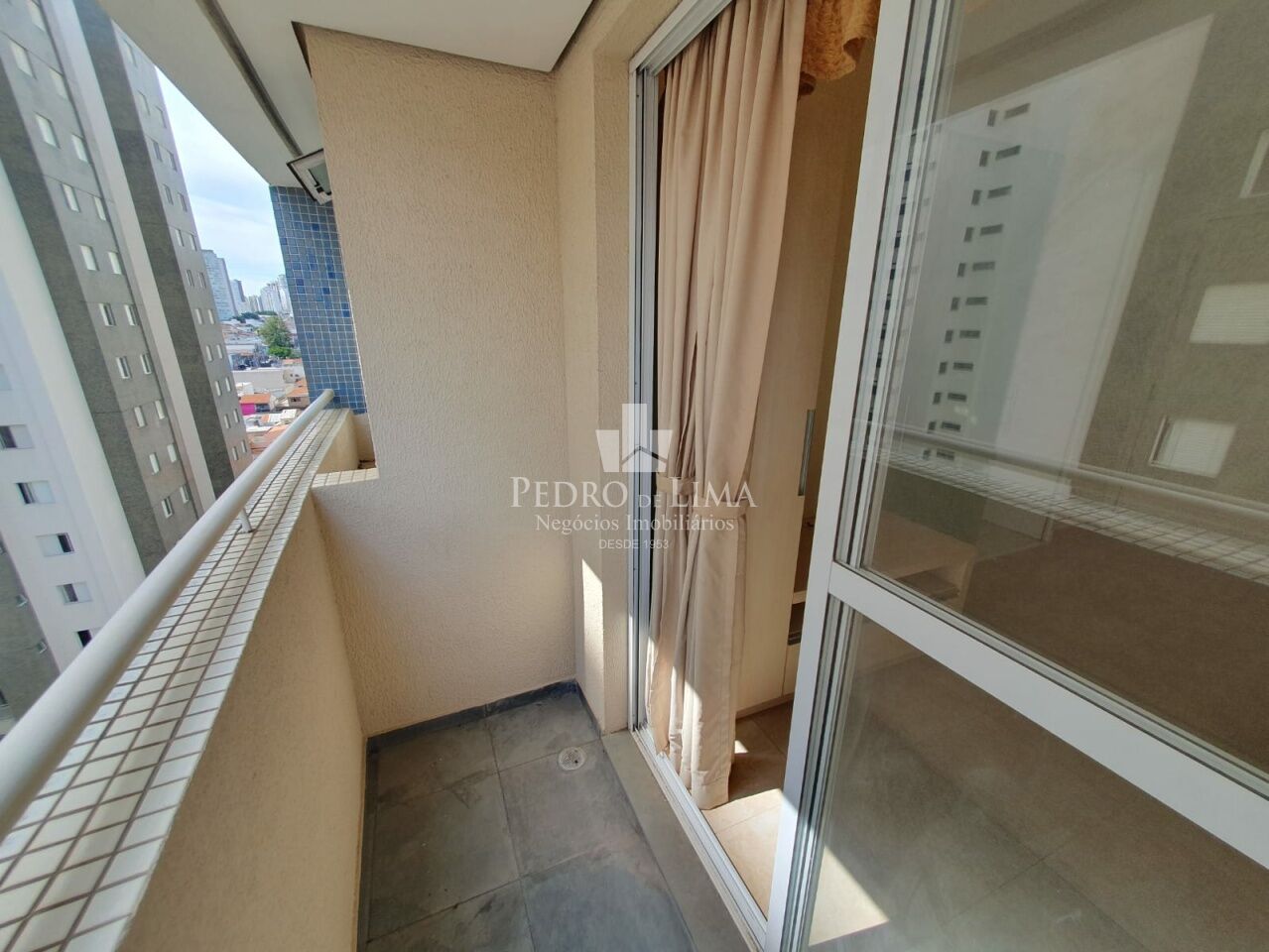 Apartamento no Tatuapé a poucas quadras do Metrô Carrão, 35m2, com 1 dormitório e 1 vaga de garagem.