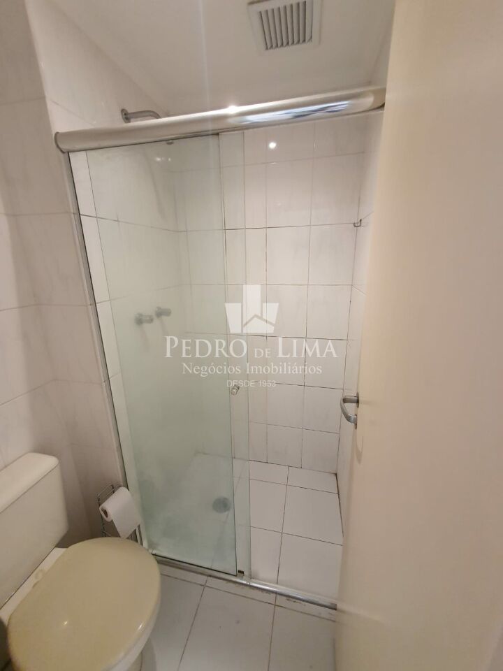 Apartamento no Tatuapé a poucas quadras do Metrô Carrão, 35m2, com 1 dormitório e 1 vaga de garagem.