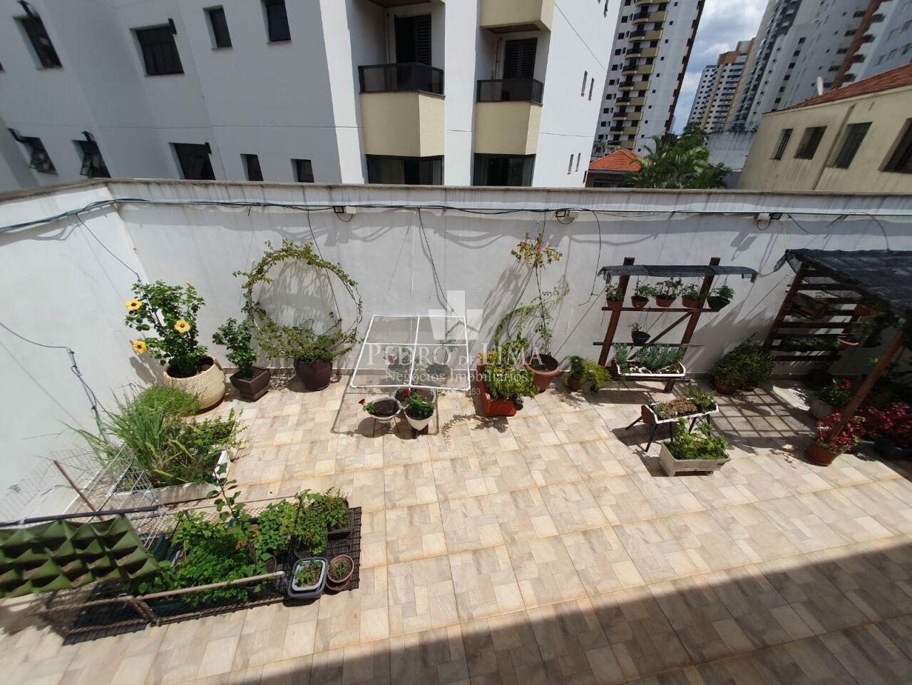 Casa térrea no Tatuapé, para fins comerciais ou residenciais, 414m2 de área construída 