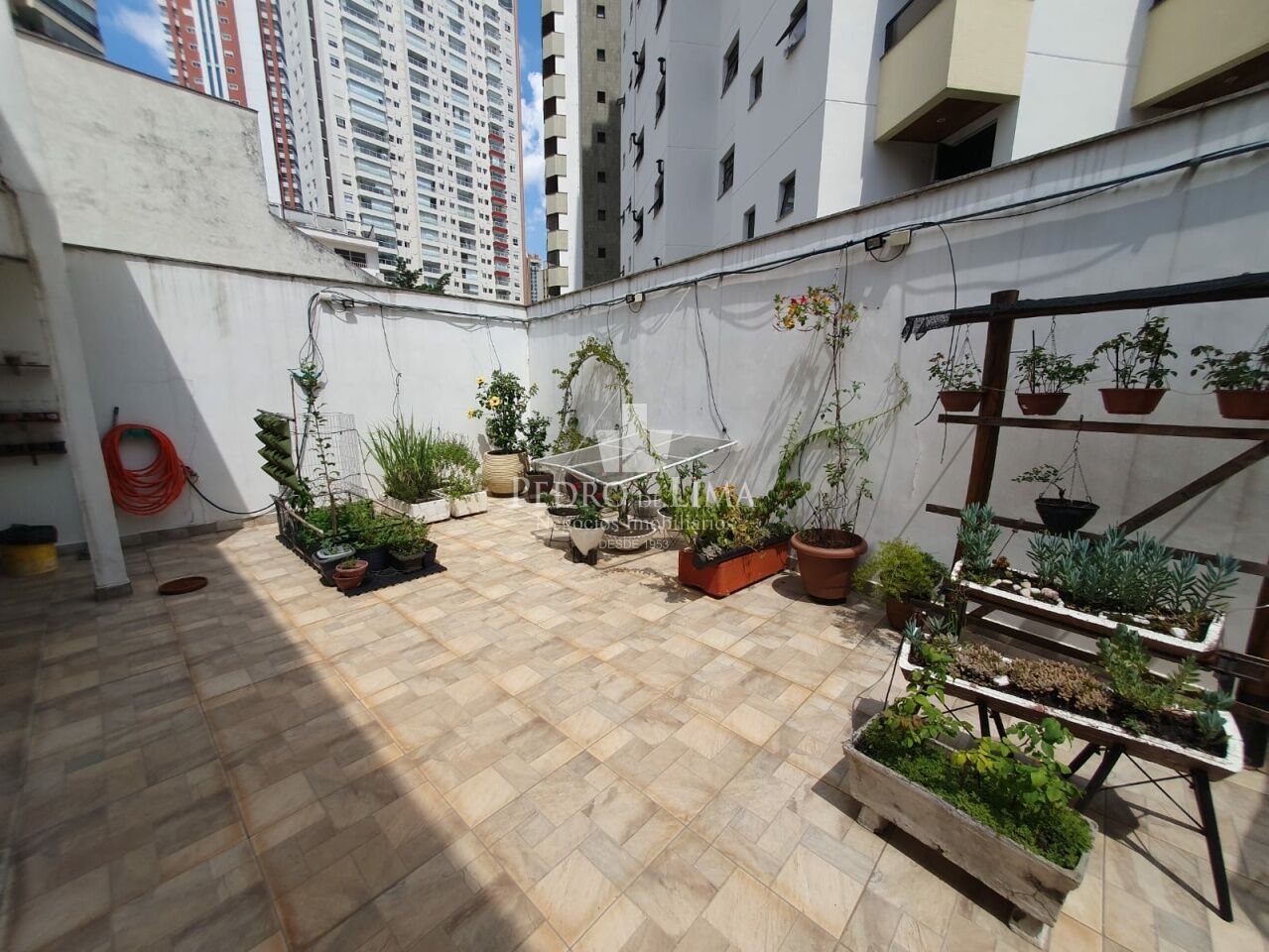 Casa térrea no Tatuapé, para fins comerciais ou residenciais, 414m2 de área construída 