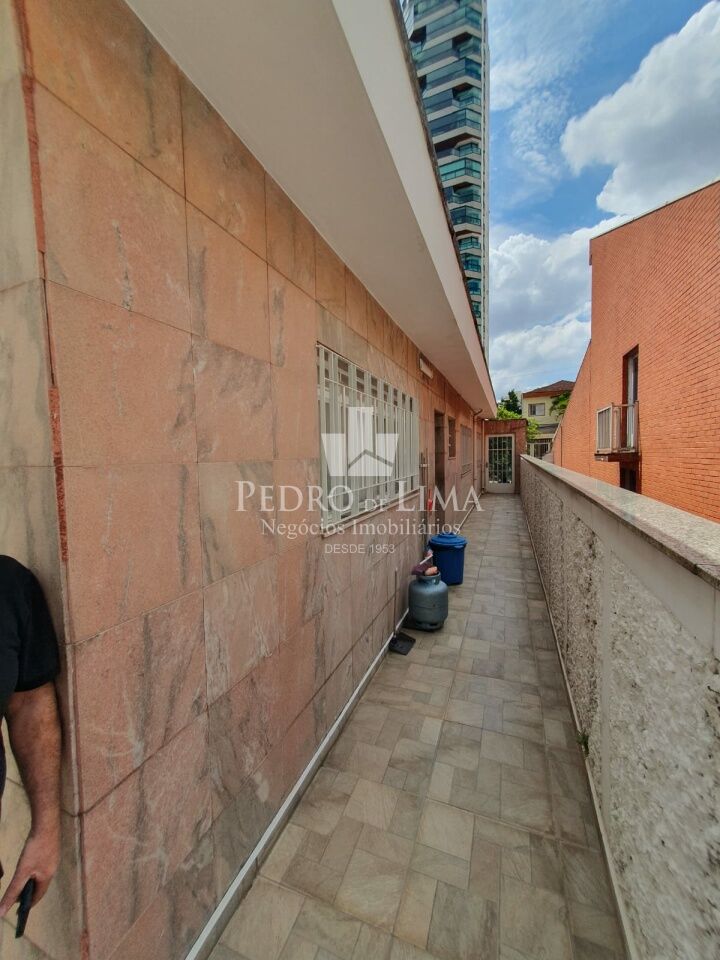 Casa térrea no Tatuapé, para fins comerciais ou residenciais, 414m2 de área construída 