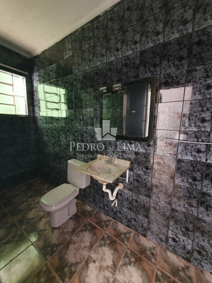 Casa térrea bem localizada  na Vila Mafra, terreno de 200m2 sendo 8x25 e 135m2 de área construída.