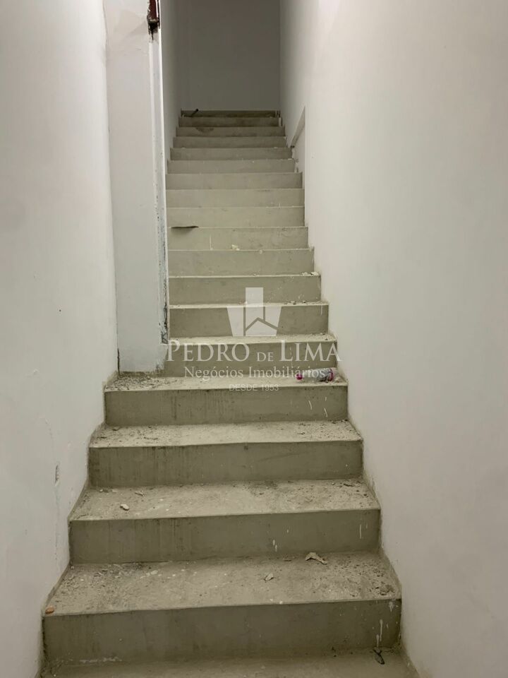 Galpão na Quarta Parada 650 metros  Pé direito com 4.5