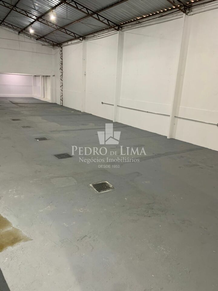 Galpão na Quarta Parada 650 metros  Pé direito com 4.5