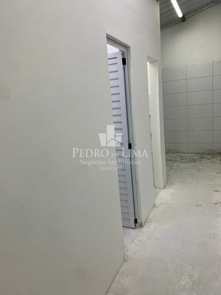 Galpão na Quarta Parada 650 metros  Pé direito com 4.5