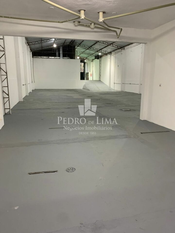 Galpão na Quarta Parada 650 metros  Pé direito com 4.5