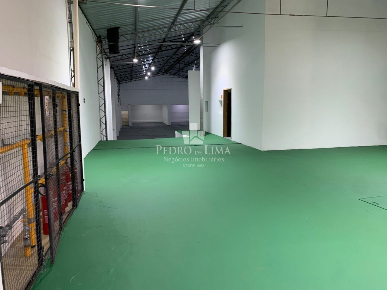 Galpão na Quarta Parada 650 metros  Pé direito com 4.5