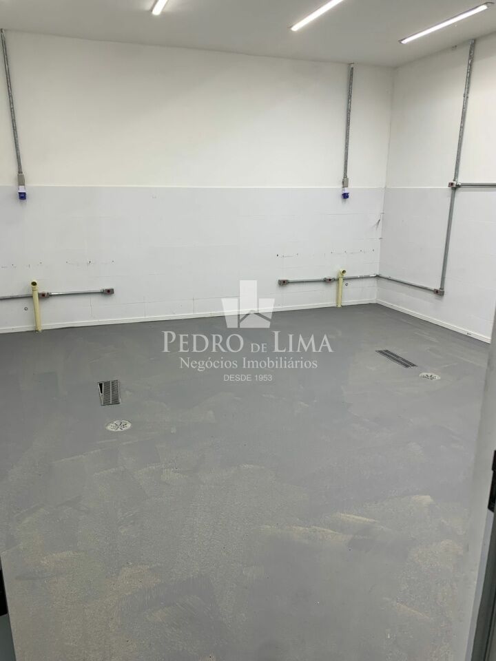 Galpão na Quarta Parada 650 metros  Pé direito com 4.5