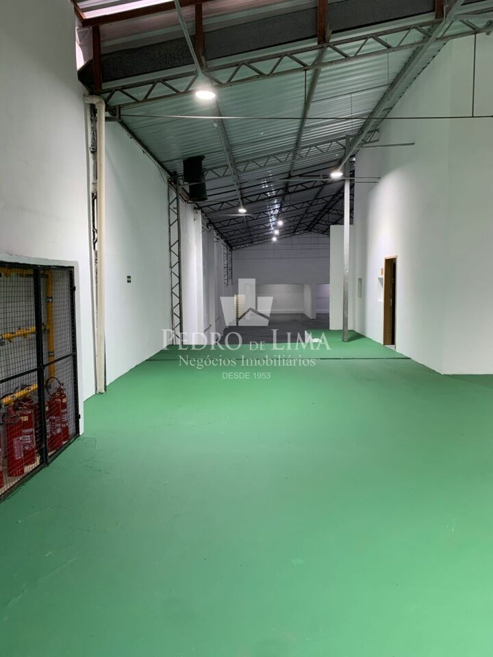 Galpão na Quarta Parada 650 metros  Pé direito com 4.5