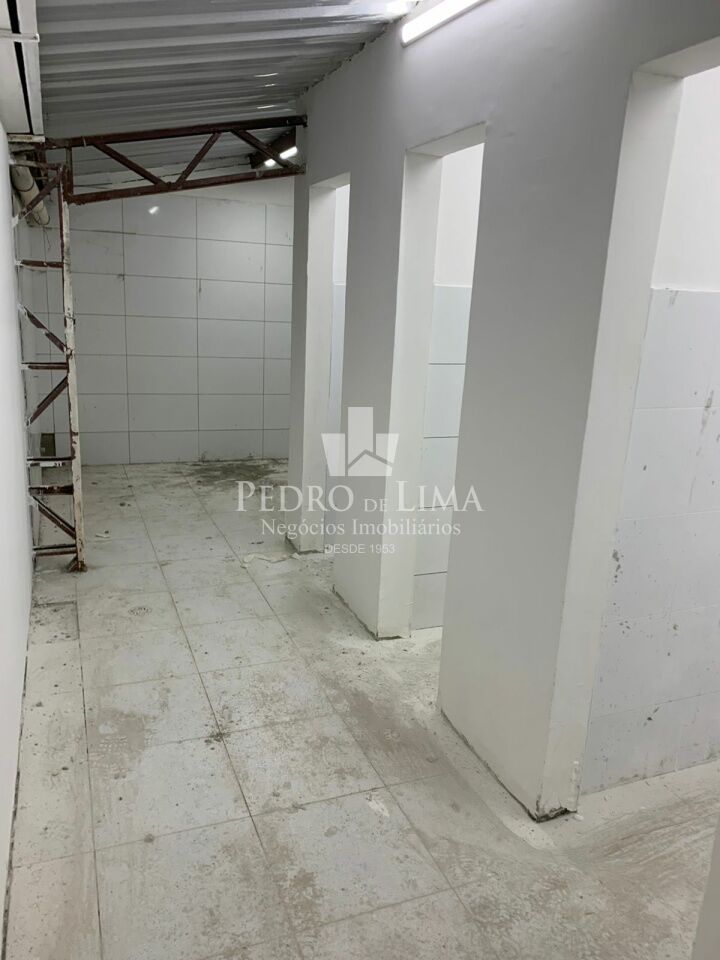 Galpão na Quarta Parada 650 metros  Pé direito com 4.5
