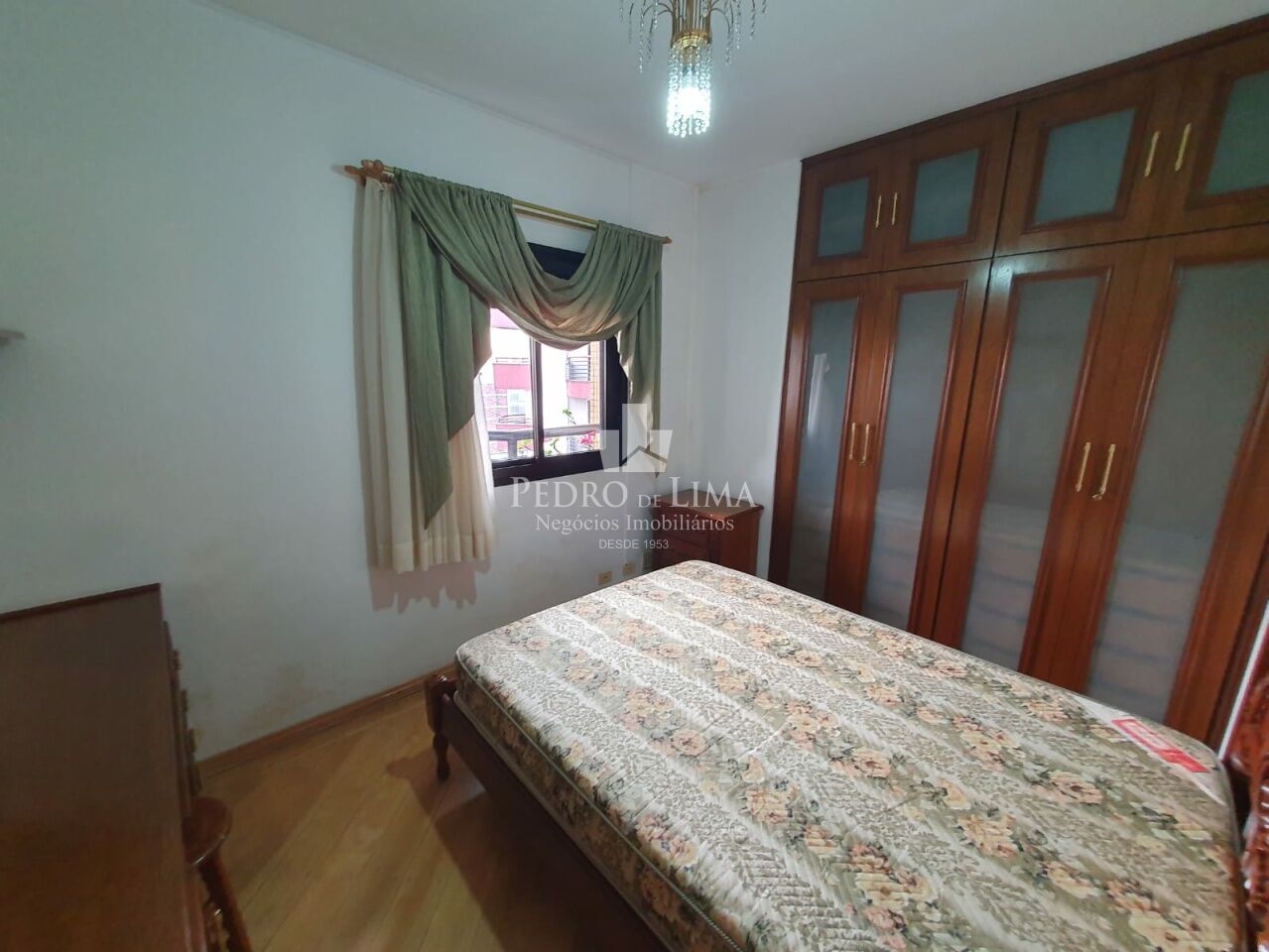 Apartamento no Tatuapé, 110m2, 3 dormitórios sendo 1 suíte e 3 vagas mais depósito privativo.