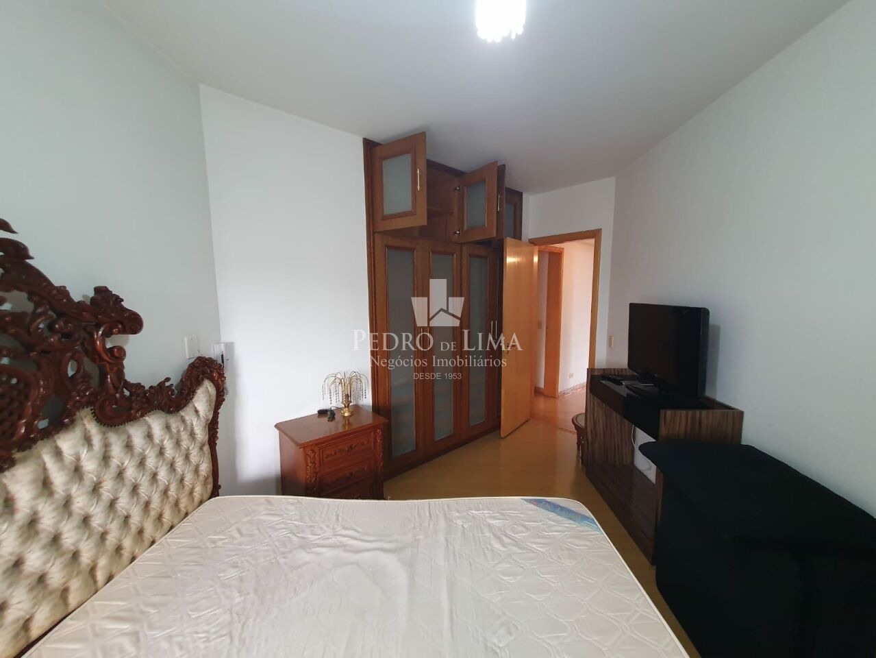 Apartamento no Tatuapé, 110m2, 3 dormitórios sendo 1 suíte e 3 vagas mais depósito privativo.