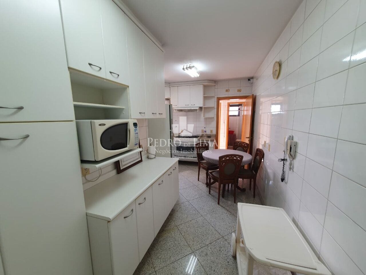 Apartamento no Tatuapé, 110m2, 3 dormitórios sendo 1 suíte e 3 vagas mais depósito privativo.