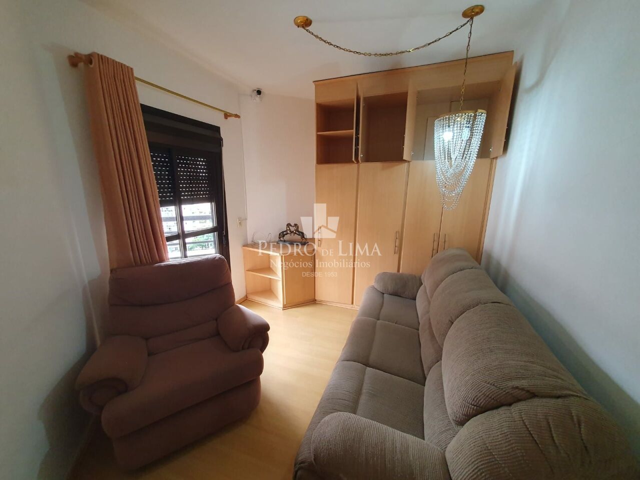 Apartamento no Tatuapé, 110m2, 3 dormitórios sendo 1 suíte e 3 vagas mais depósito privativo.