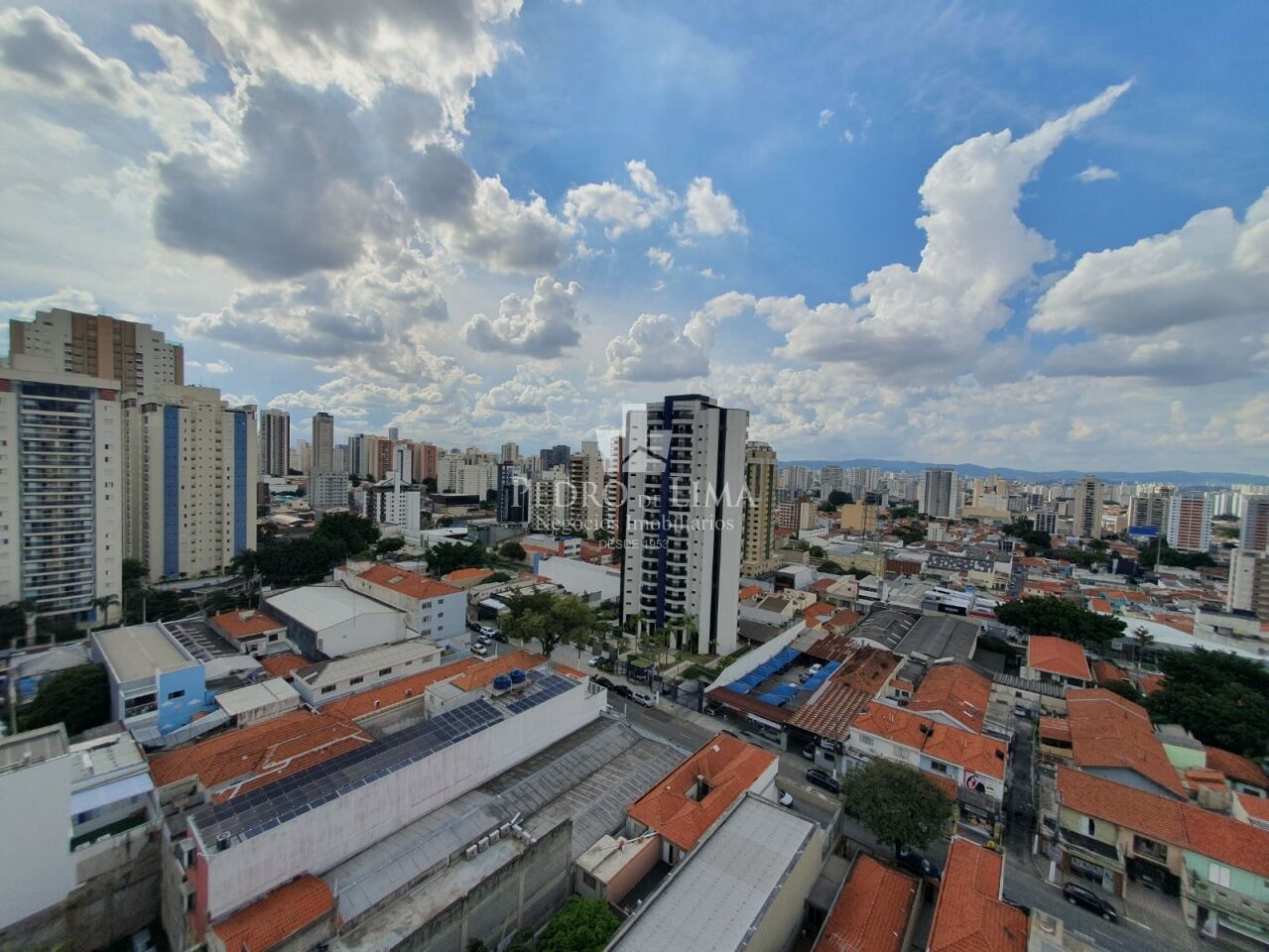 Apartamento no Tatuapé, 110m2, 3 dormitórios sendo 1 suíte e 3 vagas mais depósito privativo.