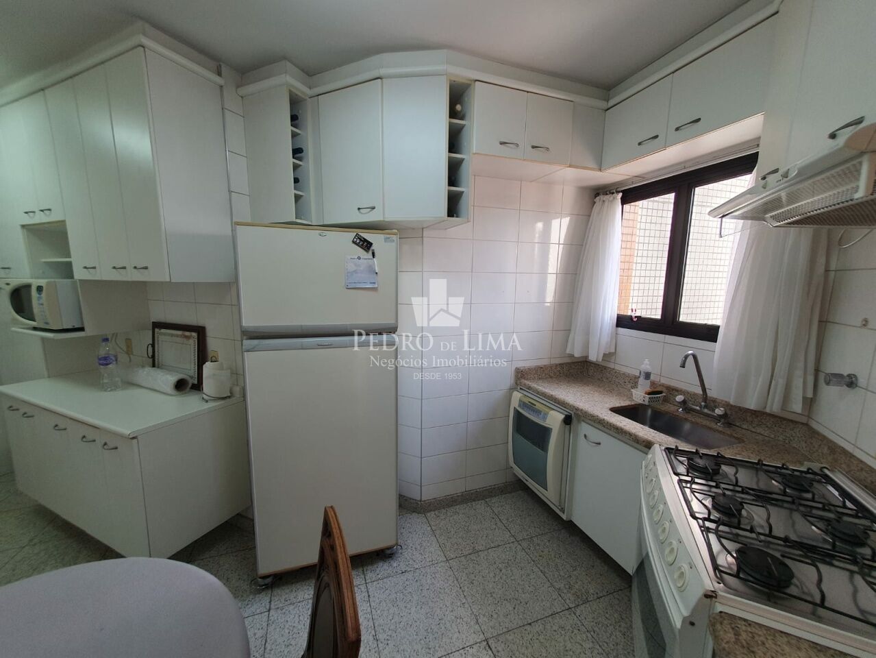 Apartamento no Tatuapé, 110m2, 3 dormitórios sendo 1 suíte e 3 vagas mais depósito privativo.