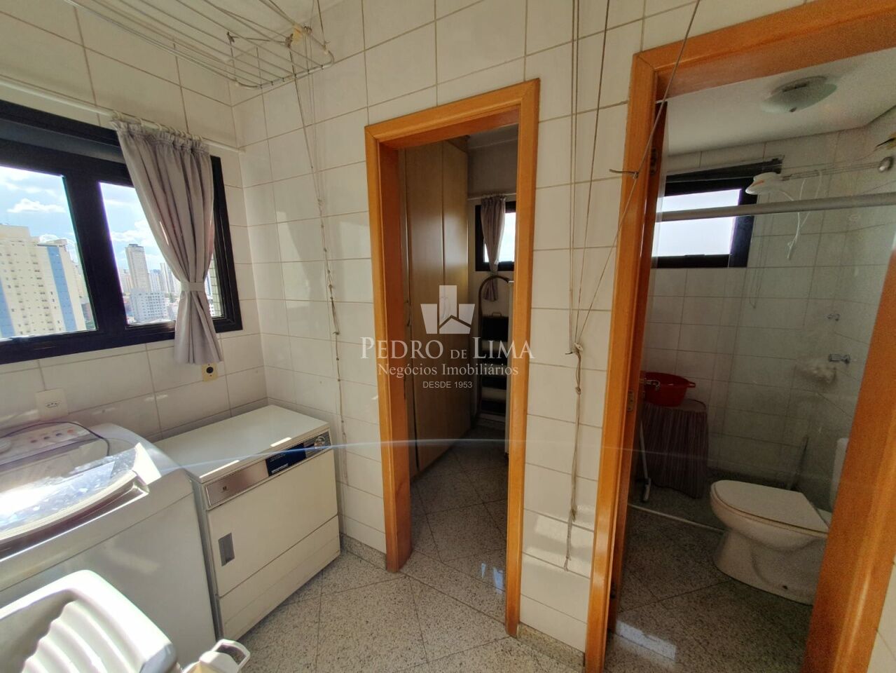 Apartamento no Tatuapé, 110m2, 3 dormitórios sendo 1 suíte e 3 vagas mais depósito privativo.