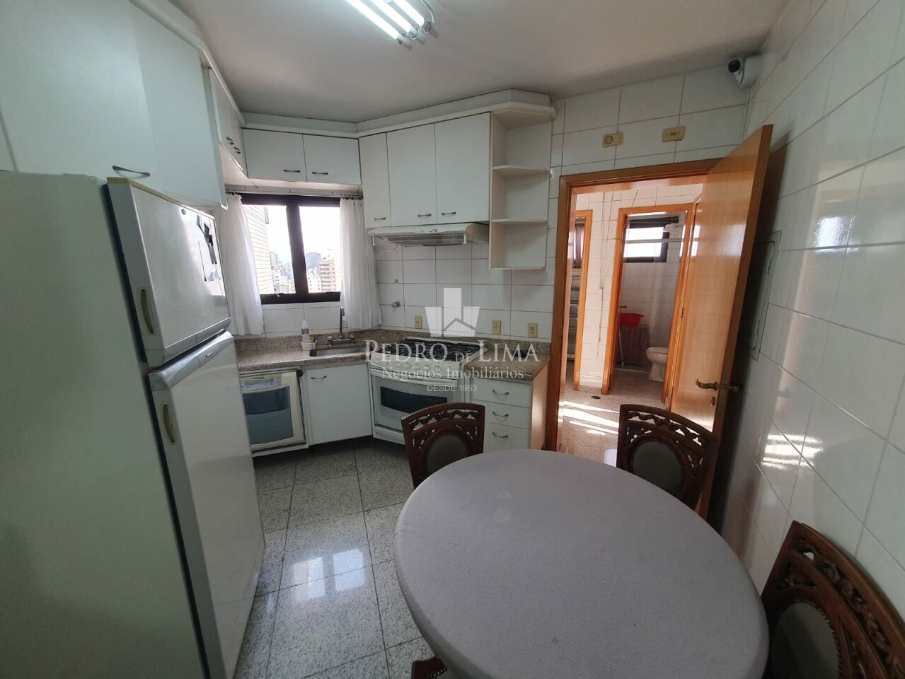 Apartamento no Tatuapé, 110m2, 3 dormitórios sendo 1 suíte e 3 vagas mais depósito privativo.