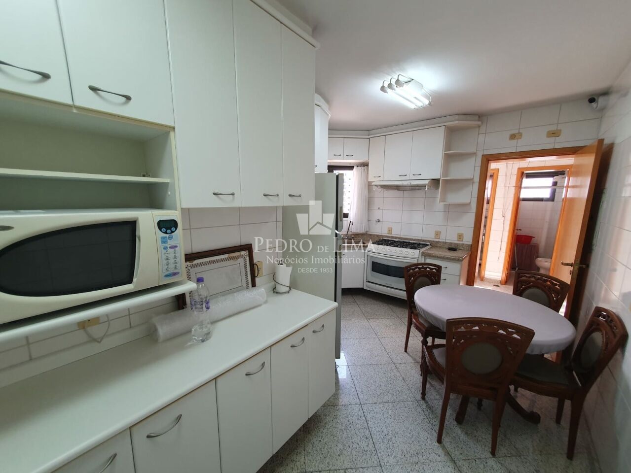 Apartamento no Tatuapé, 110m2, 3 dormitórios sendo 1 suíte e 3 vagas mais depósito privativo.