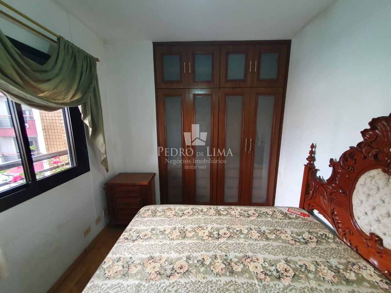 Apartamento no Tatuapé, 110m2, 3 dormitórios sendo 1 suíte e 3 vagas mais depósito privativo.