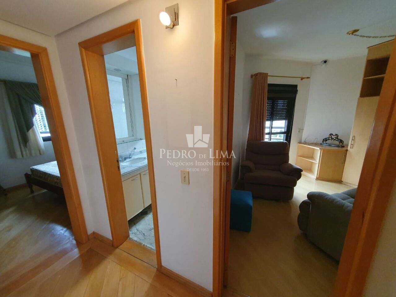Apartamento no Tatuapé, 110m2, 3 dormitórios sendo 1 suíte e 3 vagas mais depósito privativo.