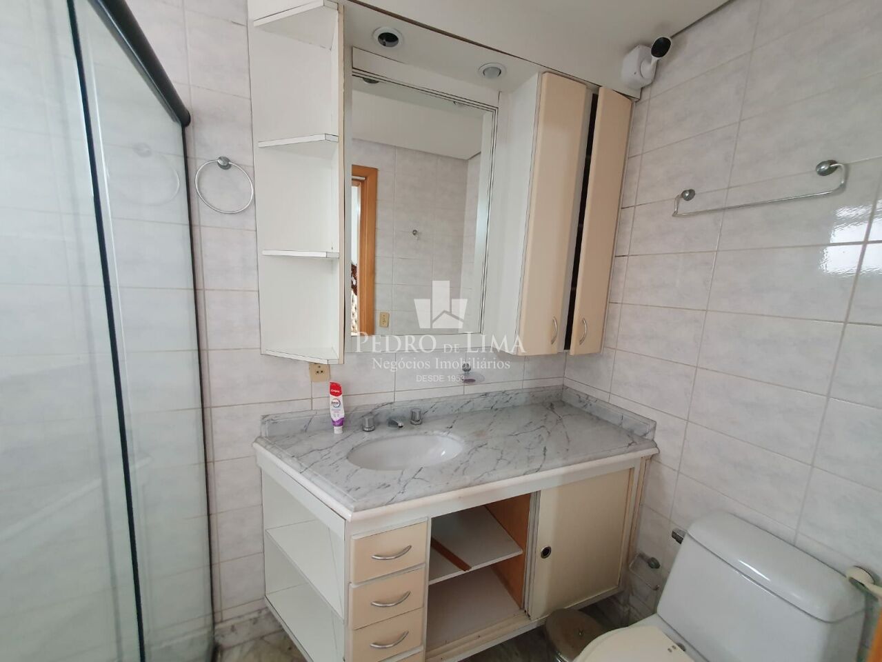 Apartamento no Tatuapé, 110m2, 3 dormitórios sendo 1 suíte e 3 vagas mais depósito privativo.