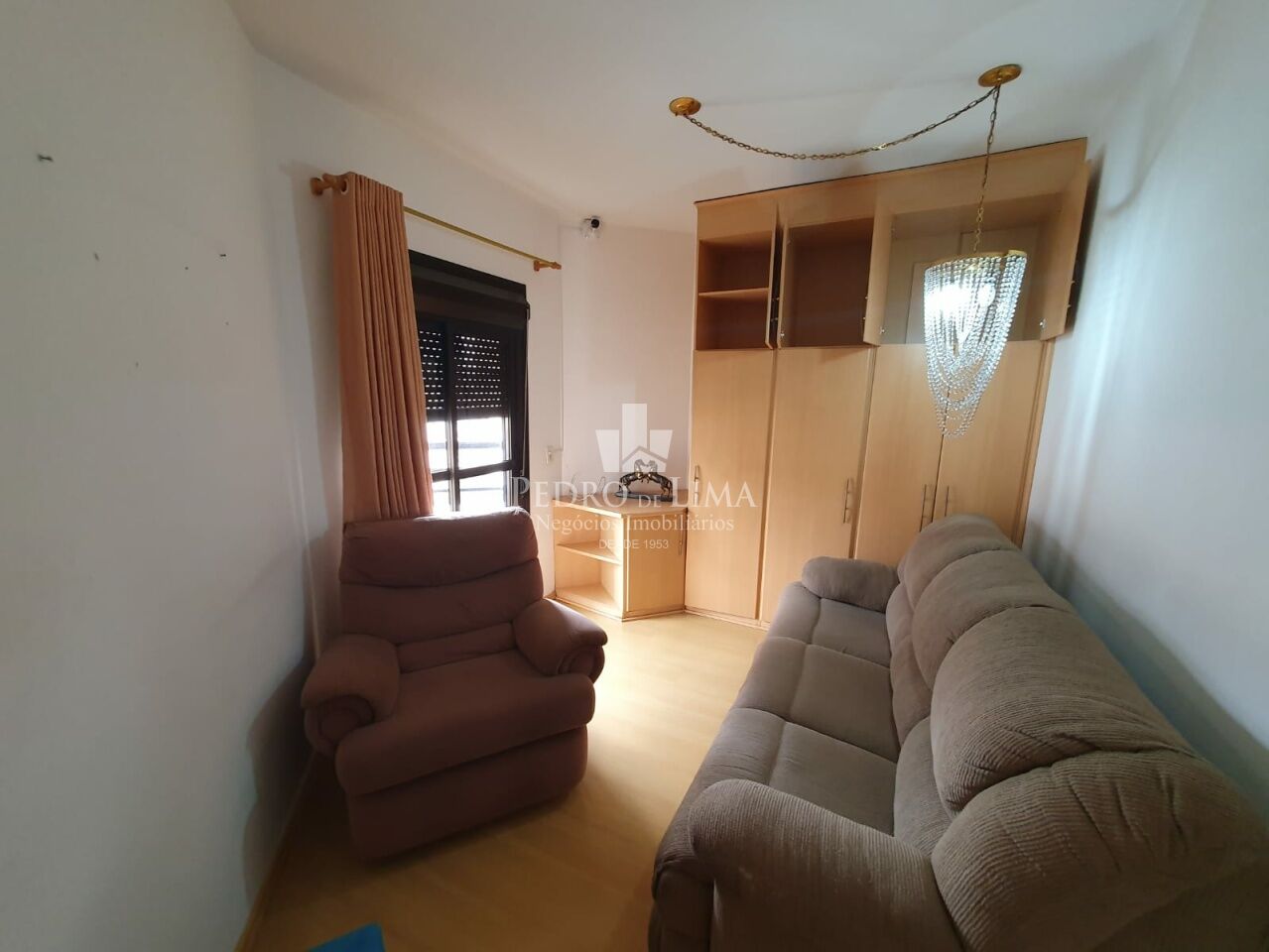 Apartamento no Tatuapé, 110m2, 3 dormitórios sendo 1 suíte e 3 vagas mais depósito privativo.