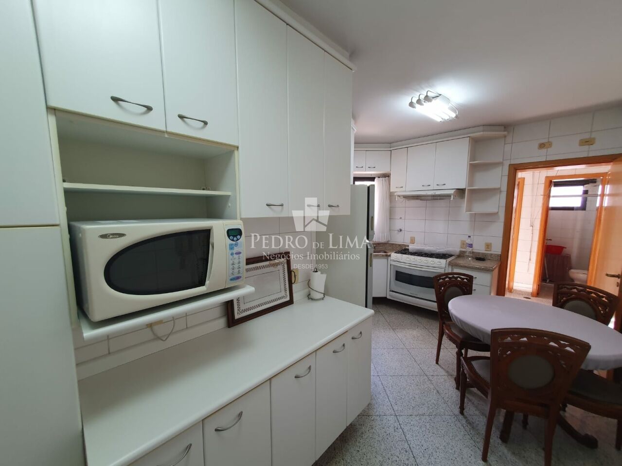 Apartamento no Tatuapé, 110m2, 3 dormitórios sendo 1 suíte e 3 vagas mais depósito privativo.