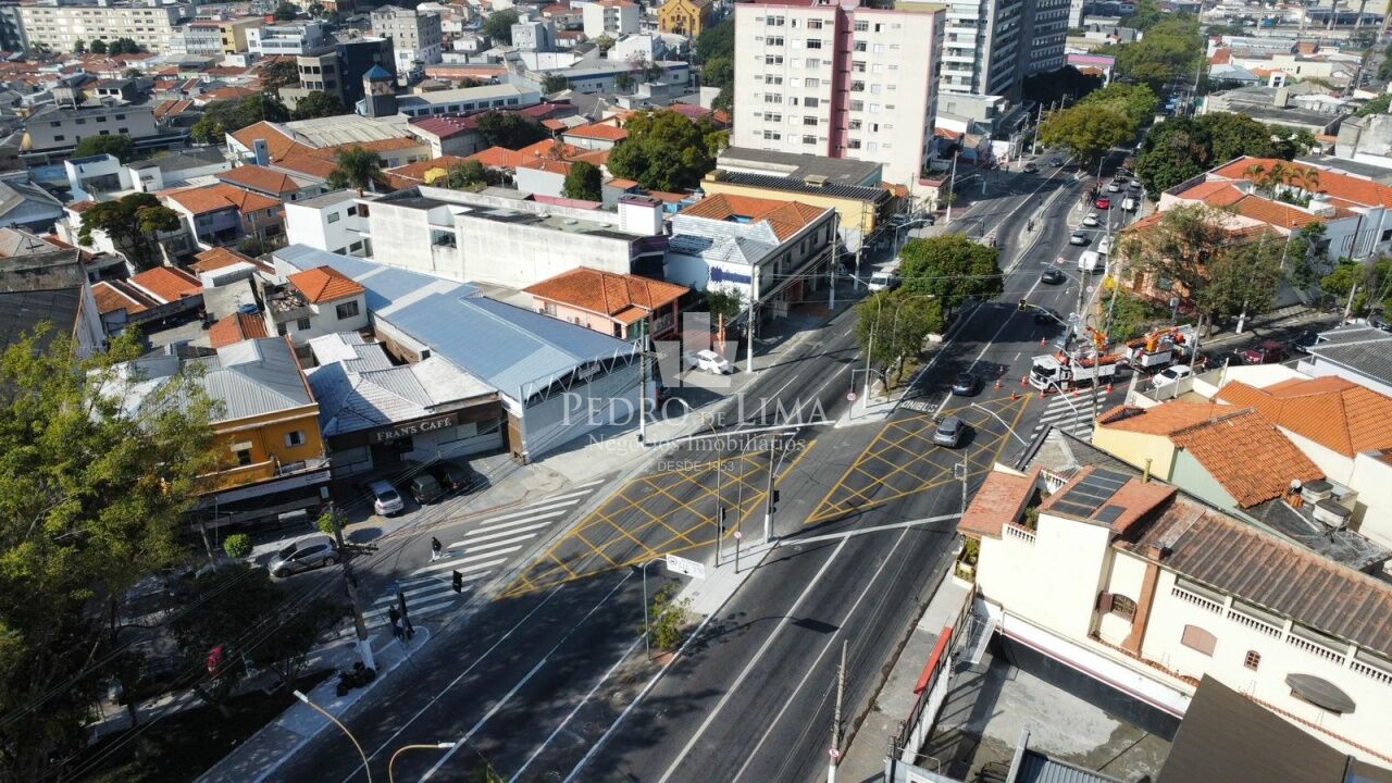 Galpão de 580 mts Avenida Paes de Barros para locação , 2 banheiros ,copa , pé direito 4,30 mts