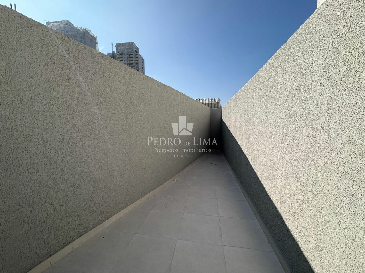 Galpão de 580 mts Avenida Paes de Barros para locação , 2 banheiros ,copa , pé direito 4,30 mts