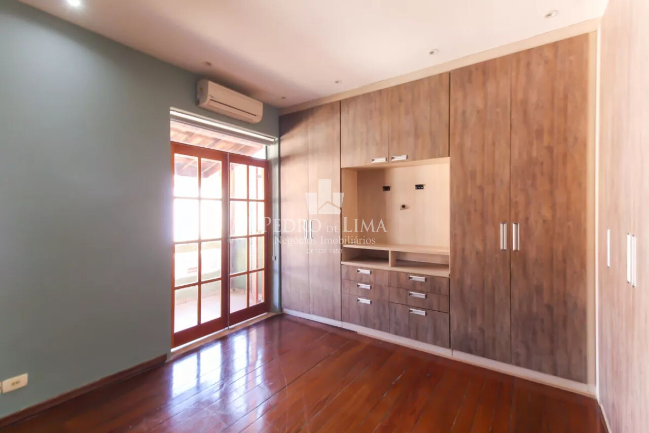 Casa de vila 3 dormitorios  sendo 1 suite / edicula  5 vagas de garagem na Mooca