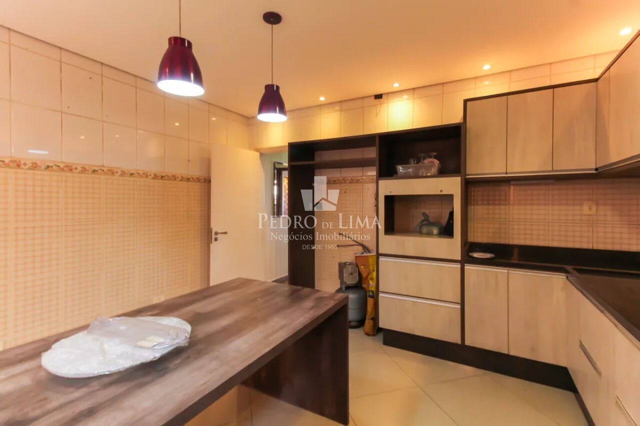 Casa de vila 3 dormitorios  sendo 1 suite / edicula  5 vagas de garagem na Mooca