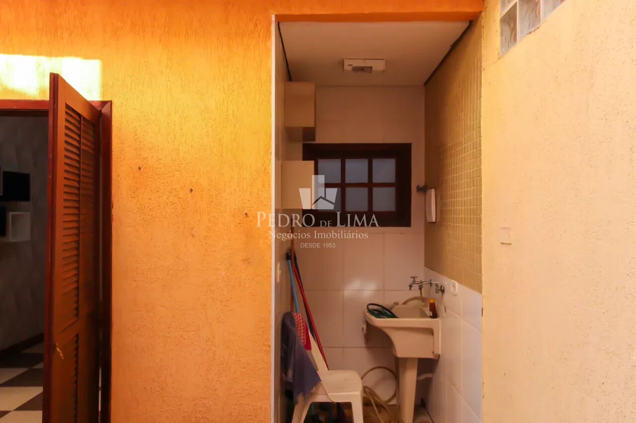 Casa de vila 3 dormitorios  sendo 1 suite / edicula  5 vagas de garagem na Mooca