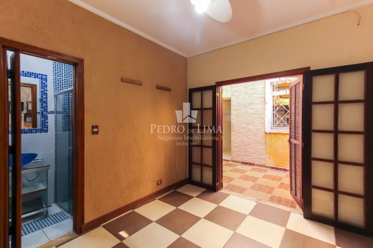 Casa de vila 3 dormitorios  sendo 1 suite / edicula  5 vagas de garagem na Mooca