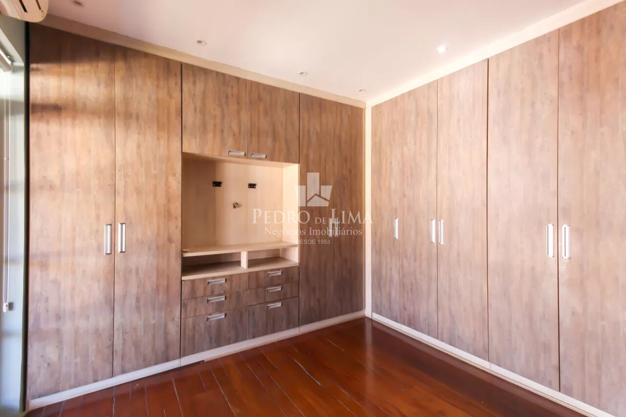 Casa de vila 3 dormitorios  sendo 1 suite / edicula  5 vagas de garagem na Mooca