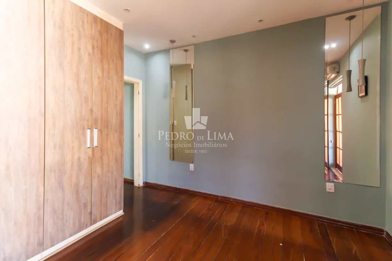Casa de vila 3 dormitorios  sendo 1 suite / edicula  5 vagas de garagem na Mooca