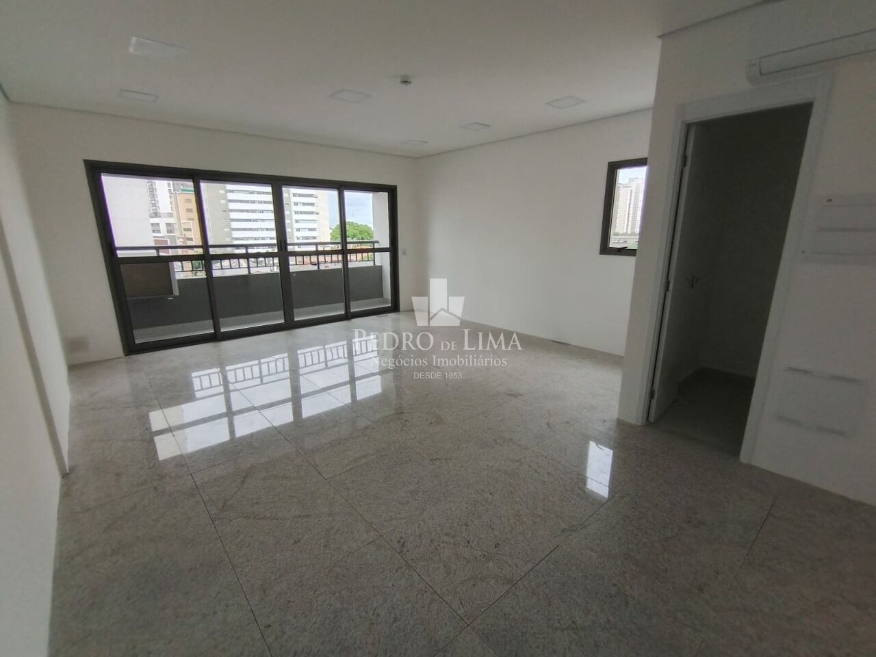 imagem do imovel Nova Sala Comercial com 30m2 e Porcelanato na rua Padre Adelino ref: TP29972