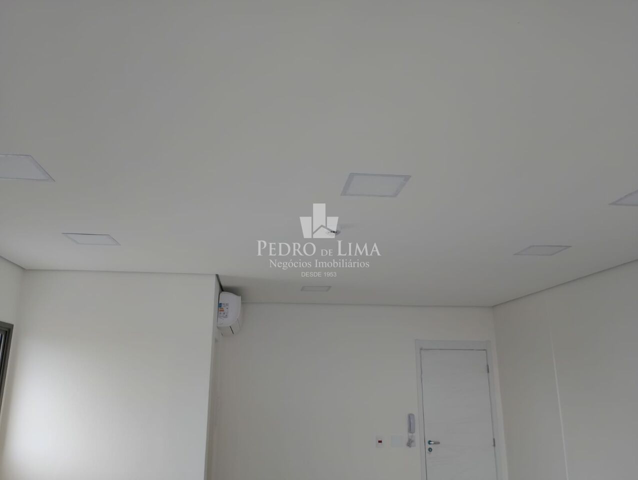 Nova Sala Comercial com 30m2 e Porcelanato na rua Padre Adelino