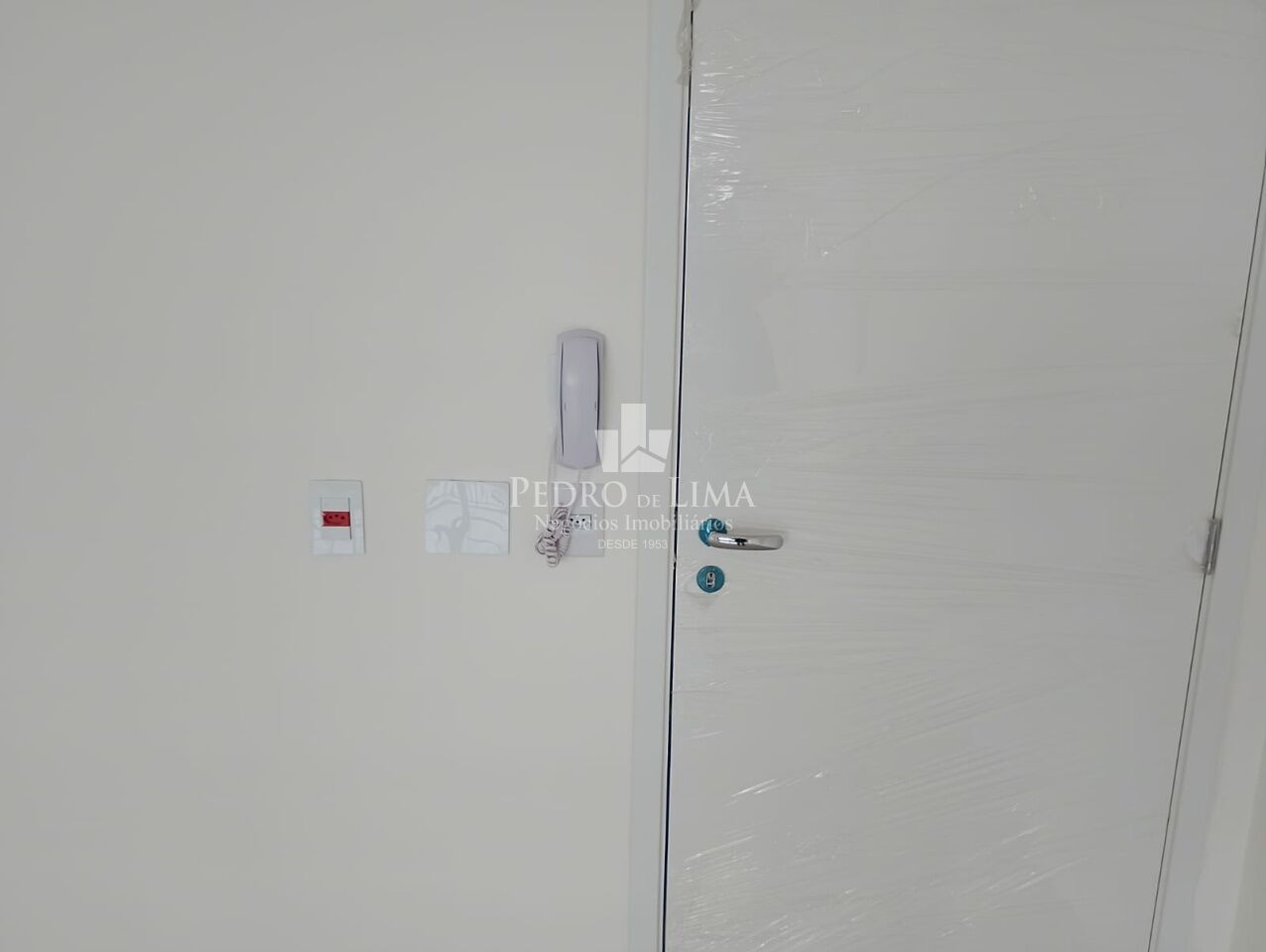 Nova Sala Comercial com 30m2 e Porcelanato na rua Padre Adelino